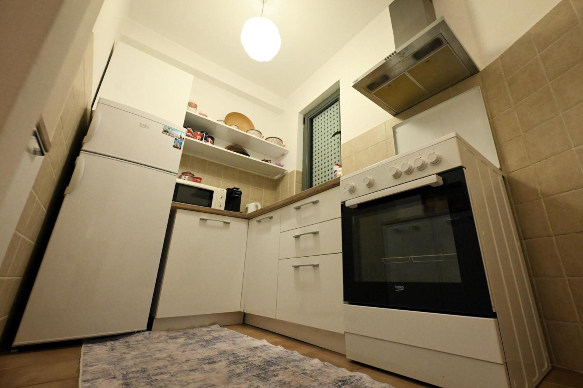 L&B Studio Apartment Pristina Exterior foto